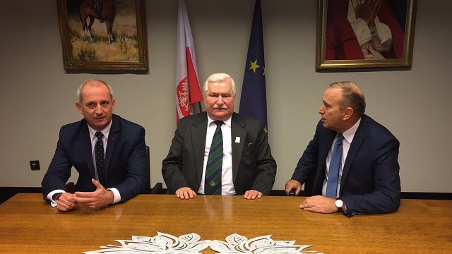 Były prezydent poinformował we wtorek, że rozpoczyna oficjalną współpracę z Platformą Obywatelską.