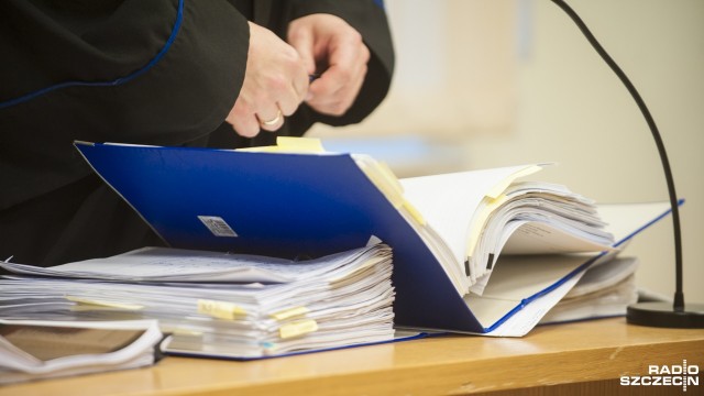 Zatrzymanie mężczyzny, który nagrywał interwencję policji było legalne - tak uważa szczeciński Sąd Okręgowy. W środę odrzucił zażalenie Wojciecha Kellera ze Szczecina - informuje TVN24.