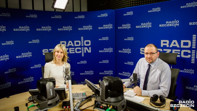 W Rozmowach pod krawatem była kandydatka SLD w wyborach prezydenckich wyjaśniała, że nie chodzi tu - co się jej zarzuca - że chwali PiS, tylko o opowiedzenie się za planem dobrym dla Polaków. Przykładem jest tutaj program Rodzina 500.