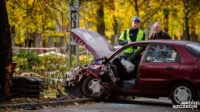 Po godzinie 12:30 między skrzyżowaniem z ulicą Santocką a Rondem Gierosa zderzyły się dwa auta osobowe. Ranna jest kobieta, która została zabrana do szpitala.