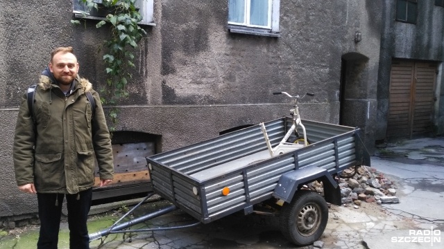 Wbrew pozorom oficyny w szczecińskim śródmieściu to nie tylko sypiące się ściany, bezpańskie koty i opuszczone lokale komunalne. Marcin Puś - autor kilkuminutowego amatorskiego filmu Szczecińskie Kamienice przekonuję, że pod warstwą powierzchownego brudu kryje się piękno.