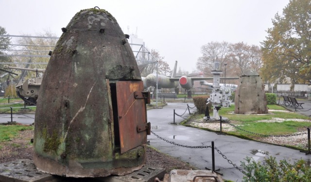 Ważą kilka ton każdy, mierzą około dwóch metrów i są z betonu. Dwa poniemieckie, jednoosobowe bunkry trafiły do Muzeum Oręża Polskiego w Kołobrzegu.