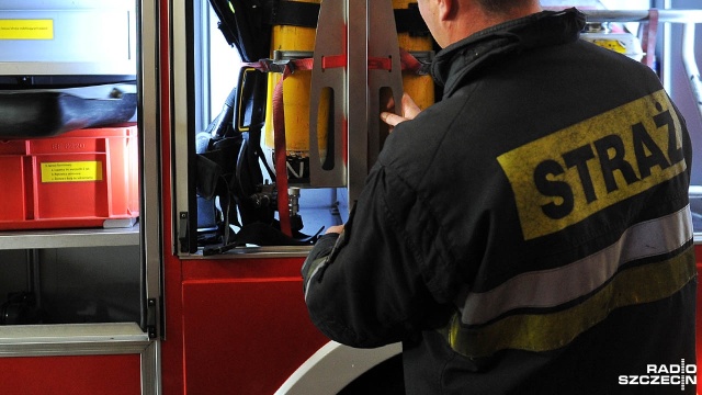 Zalana szatnia, jedna klasa i pomieszczenie gospodarcze - tak po długim weekendzie wygląda budynek Szkoły Podstawowej nr 2 w Wapnicy niedaleko Międzyzdrojów.
