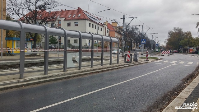 Od poniedziałku można już swobodnie przejeżdżać przez nowe rondo w Szczecinie u zbiegu ulic Żołnierskiej, Mickiewicza, Reduty Ordona i Wernyhory. Koszt inwestycji to około 10 milionów złotych.