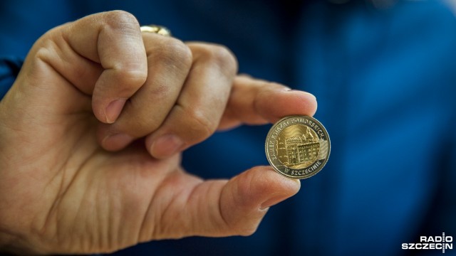 Monetę z wizerunkiem Zamku Książąt Pomorskich w Szczecinie można kupić w siedzibie NBP przy ulicy Starzyńskiego.