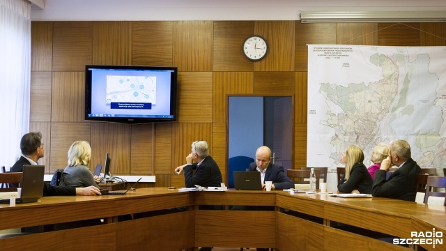 Bez prezydenta i bez konkretów przebiegło czwartkowe posiedzenie komisji gospodarki komunalnej w Szczecinie.