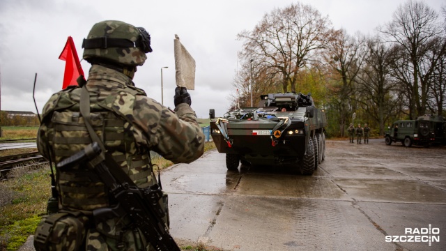 Talibowie nazywali je Zielonymi Diabłami, a nasi żołnierze Rośkami - około 40 Rosomaków ruszyło w poniedziałek na ćwiczenia na drawski poligon.