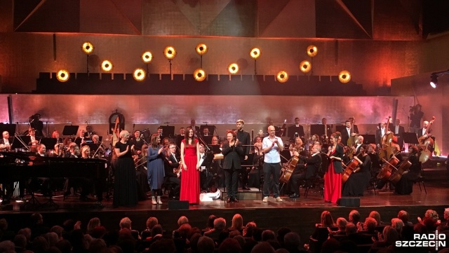 Śpiewnik domowy Stanisława Moniuszki w nowych aranżacjach zabrzmiał w Dniu Niepodległości w szczecińskiej filharmonii.