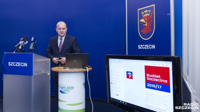 Wzrost wydatków o ponad 150 milionów złotych względem poprzedniego roku oraz zagwarantowane pieniądze na przebudowę Mostu Cłowego i Nabrzeża Starówka - tak w skrócie prezentuje się budżet Szczecina na 2017 rok.