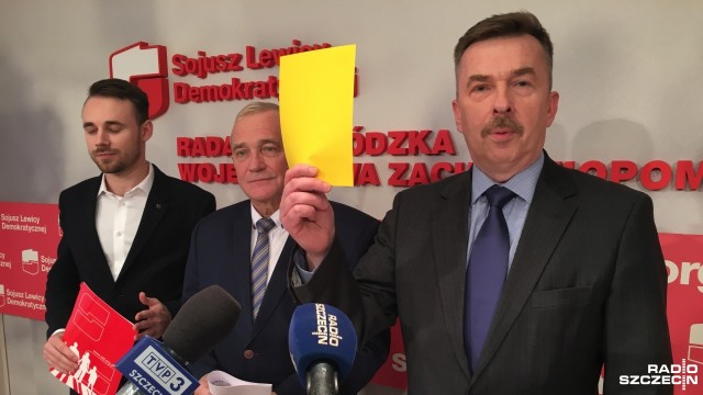 Żółta kartka dla marszałka województwa i długa lista zarzutów pod adresem rządzącej w zachodniopomorskim sejmiku koalicji PO-PSL - tak opozycja z PiS i SLD podsumowuje dwa lata rządów marszałka Olgierda Geblewicza. W środę Geblewicz zorganizował konferencję prasową pod hasłem Rozpędzone Pomorze Zachodnie, na której podsumowano półmetek kadencji.