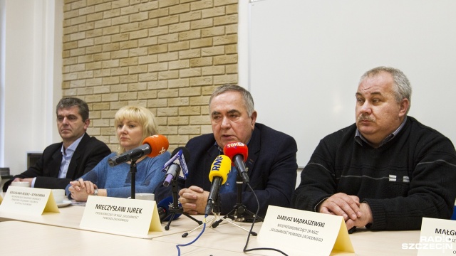Międzyzwiązkowy Komitet Protestacyjny zawiązał się w Szczecinie. Związkowcy z Solidarności i ze szpitala w Zdunowie będą domagać się unieważnienia decyzji o połączeniu placówek w Zdunowie i z ulicy Arkońskiej. Wniosek w tej sprawie trafi do wojewody.