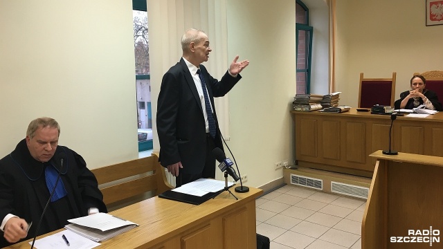 Pozwał gminę, a na pierwszej rozprawie zażądał zmiany sędziego - tak rozpoczął się proces w sprawie odszkodowania za eksmisję.