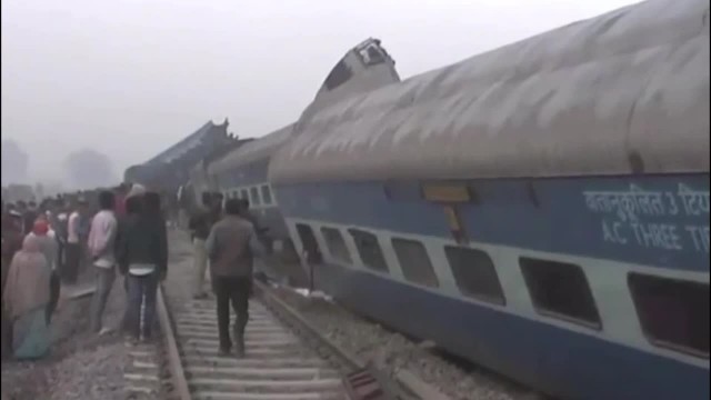 Co najmniej 91 osób zginęło, a 150 zostało rannych, w katastrofie kolejowej w Indiach. Wykoleiło się czternaście wagonów składu pociągu ekspresowego.