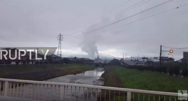 Trzęsienie ziemi o sile ponad siedmiu stopni w skali Richtera nawiedziło Japonię. Wstrząsy odczuli m.in. mieszkańcy Tokio. Na razie nie wiadomo jakie szkody wyrządziło trzęsienie i czy ktoś ucierpiał - informuje Rzeczpospolita.
