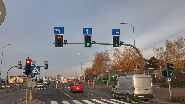 U zbiegu ulic Krakowskiej, Europejskiej i Bronowickiej na Gumieńcach urządzenia pokazują kierowcom upływający czas do zmiany świateł.