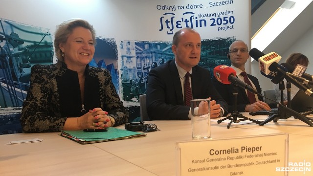Polskie dzieci nauczą się niemieckiego, a dzieci z Niemiec - języka polskiego - prezydent Szczecina i konsul generalna Niemiec ogłosili w czwartek założenia wspólnego projektu za prawie 12 milionów złotych z funduszy unijnych.