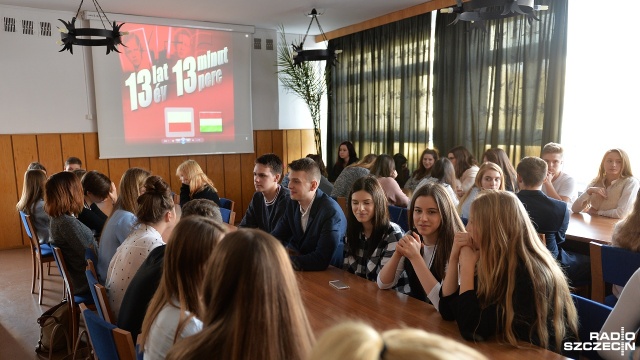 Polak Węgier dwa bratanki i do szabli i do szklanki - znaczenie tych słów poznają uczniowie szczecińskiego XI Liceum Ogólnokształcącego. Spotkał się z nimi były ambasador Polski na Węgrzech Grzegorz Łubczyk.