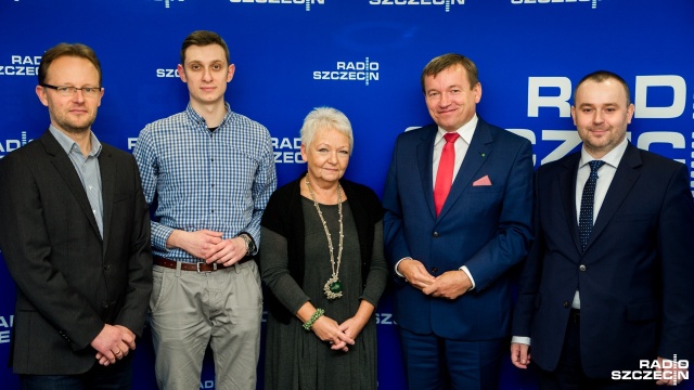 Rząd PiS wdraża kolejne reformy, a Platforma mówi sprawdzam. Kilka dni temu ta największa opozycyjna partia postanowiła powołać tzw. gabinet cieni, czyli odpowiednika Rady Ministrów, który ma sprawdzać pracę obecnych rządzących.