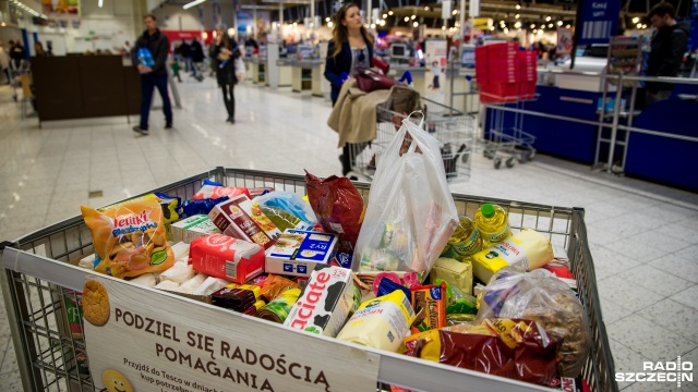 Trwa Świąteczna Zbiórka Żywności. Wolontariusze Polskich Banków Żywności zbierają produkty o długim terminie przydatności w 3,5 tys. sklepach w całej Polsce.