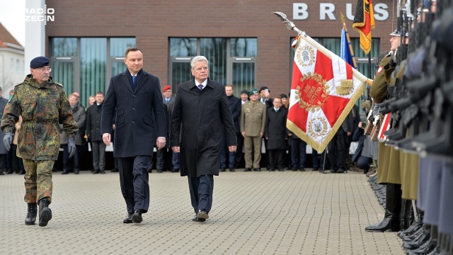 Prezydent Polski Andrzej Duda i prezydent Niemiec Joachim Gauck wizytują szczecińską siedzibę Wielonarodowego Korpusu Północno-Wschodniego NATO.