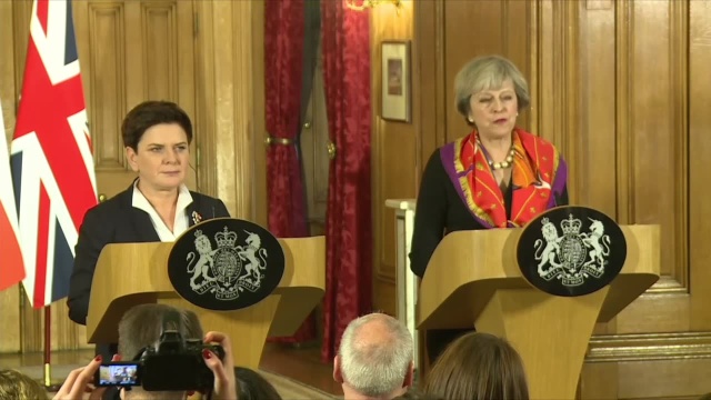 W Londynie zakończyło się spotkanie szefowej polskiego rządu z premier Wielkiej Brytanii. Beata Szydło razem z ministrami rozmawiała z Theresą May i szefami resortów.