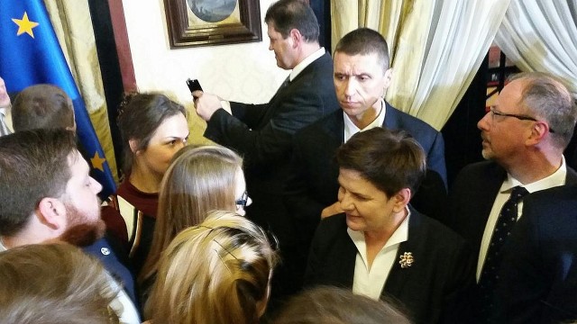- W Polsce wprowadzamy zmiany, które zachęcą państwa do powrotu - podkreślała Beata Szydło na spotkaniu z Polonią w Londynie.