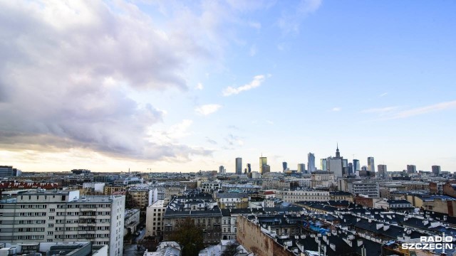 Amerykańska agencja ratingowa Fitch obniżyła prognozę wzrostu polskiego PKB. Według agencji, nasza gospodarka będzie rozwijać się w tym roku w tempie 2,7 proc. rocznie, a nie jak wcześniej szacowali eksperci, trzech proc.