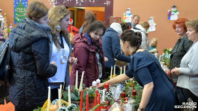 Bombki, choinki, ciasta oraz... symulatory lotu - takie atrakcje czekały w sobotę na uczniów Ogólnokształcącej Szkoły Muzycznej w Szczecinie.
