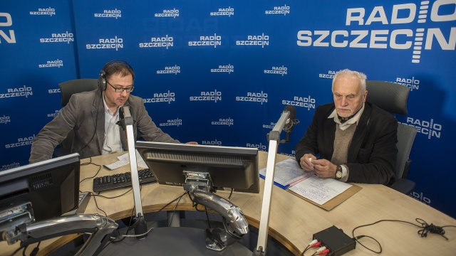 Choć obowiązkiem prowadzącego postępowanie jest uwzględnienie wszystkich wniosków dowodowych, w rzeczywistości - dla pozoru - zrealizowane były jedynie niektóre - mówił w Rozmowach pod krawatem Piotr Andrzejewski, prawnik, były senator, współtwórca polskiej konstytucji.