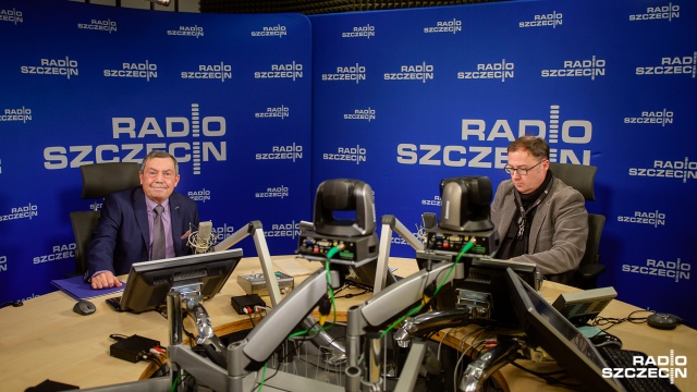 Brak klarownego rozliczenia się z latami komunizmu w Polce to błąd - mówił we wtorek w Rozmowach pod krawatem były działacz opozycji demokratycznej i były prezydent Szczecina Bartłomiej Sochański.
