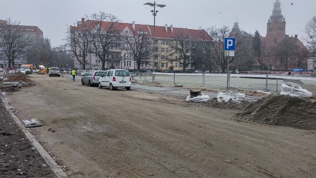 W związku z remontem nawierzchni i chodników zamknięte są częściowo ulice Jarowita, Henryka Pobożnego oraz skrzyżowanie Wałów Chrobrego z Małopolską i Jarowita.