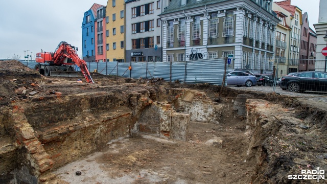 Archeolodzy odkopali fundamenty przedwojennych kamienic. Takie prace konserwator zabytków nakazał przed planowanym rozpoczęciem budowy hotelu w tym miejscu.