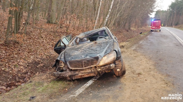 Trzy osoby zostały ranne w wypadku na drodze krajowej nr 31 w Widuchowej. Z nieustalonych jeszcze przyczyn dachował tam samochód osobowy.