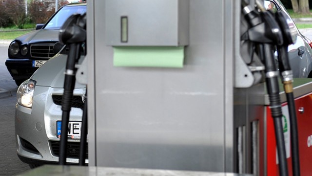 Kraje eksportujące ropę naftową zdecydowały w Wiedniu o ograniczeniu jej wydobycia. Ma to wywindować ceny ropy, która od dwóch lat jest stosunkowo tania.