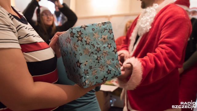 Czy po świętach będzie można oddać nietrafiony prezent albo jak wydłużyć gwarancję - m.in. tego będzie można dowiedzieć się w jednym ze szczecińskich marketów. Biuro porad dla klientów uruchamia przed Bożym Narodzeniem Urząd Ochrony Konkurencji i Konsumentów.