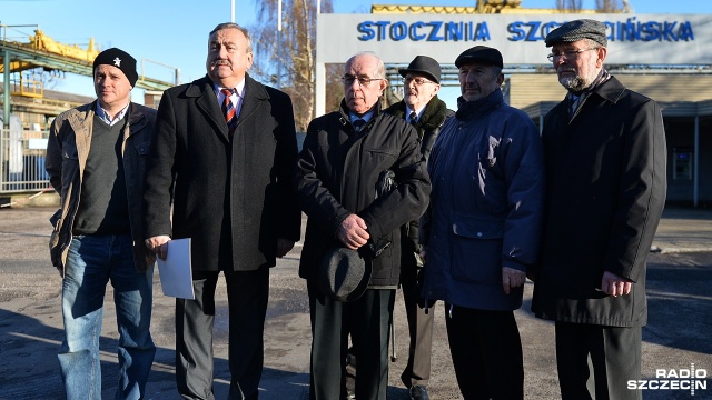 Działacze opozycji antykomunistycznej ze Szczecina protestują przeciwko organizowaniu w rocznicę wprowadzenia stanu wojennego manifestacji Komitetu Obrony Demokracji, Nowoczesnej i Platformy Obywatelskiej.