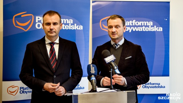 Obniżka rent i emerytur dla żołnierzy współpracujących z SB nie dotyczy przestępców, ale w większości uczciwych oficerów polskiego wojska - uważa Platforma Obywatelska.