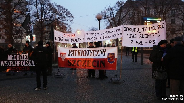 Ponad 100 osób zebrało się na manifestacji zorganizowanej przez Porozumienie Środowisk Patriotycznych w rocznicę wydarzeń Grudnia03970.