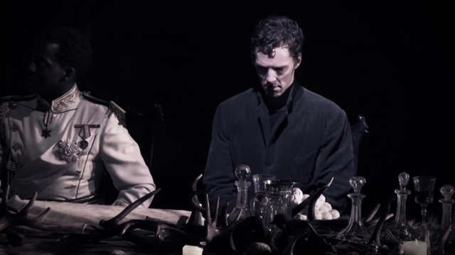 Kilkadziesiąt osób przyszło do szczecińskiego multikina zobaczyć retransmisję sztuki Hamlet z teatru w Londynie.