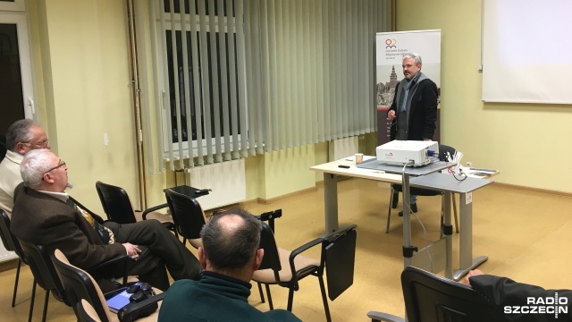W Unii Europejskiej jest deficyt demokracji - takiej tezy podczas środowego wykładu bronił doktorant Uniwersytetu Szczecińskiego. Mariusz Brzostek tłumaczył, że tylko jedna instytucja w strukturze Wspólnoty ma charakter właściwie demokratyczny.