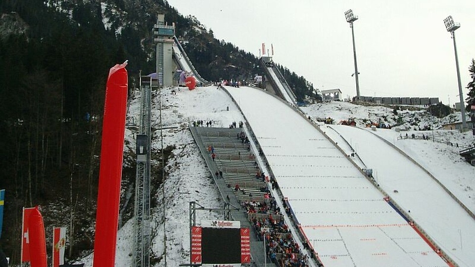 Erdinger Arena to kompleks skoczni narciarskich w niemieckiej miejscowości Oberstdorf. Fot. www.wikipedia.org / Benutzer:Ackerboy