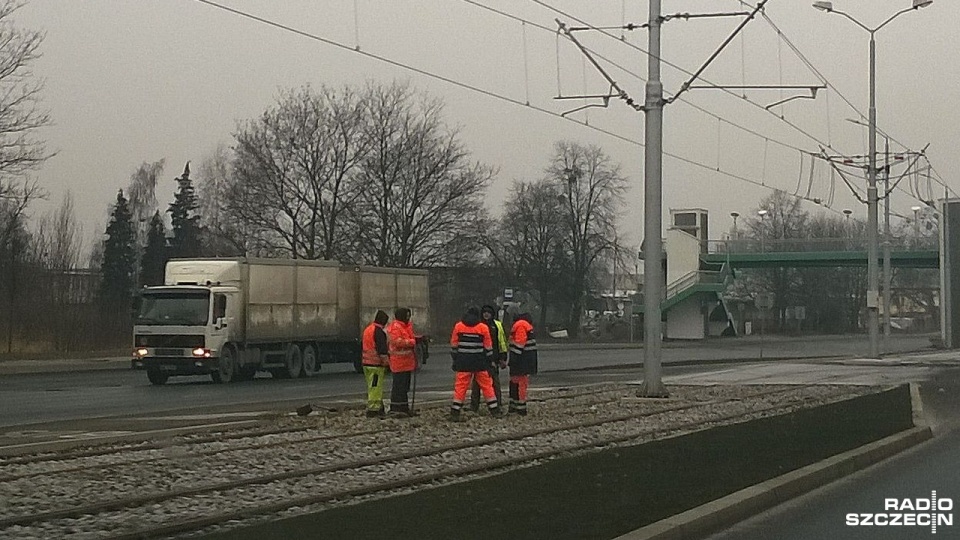 Torowisko tramwajowe od Mostu Długiego do Basenu Górniczego jest zamknięte od wtorkowego popołudnia. Fot. Sławomir Orlik [Radio Szczecin]