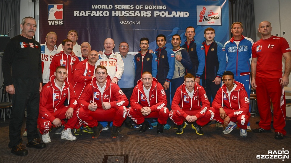 Pięściarze Polski i Rosji już po ceremonii ważenia i gotowi do sobotniego pojedynku w ramach bokserskiej ligi WSB. Fot. Jarosław Gaszyński [Radio Szczecin]