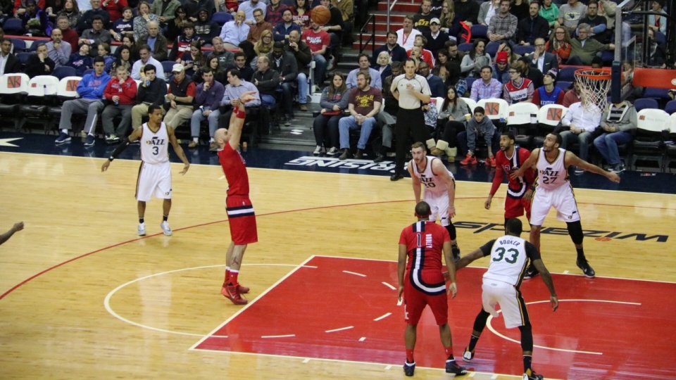 Marcin Gortat zdobył dla Washington Wizards w meczu z Utah Jazz 22 punkty i 10 zbiórek. Fot. Jan Pachlowski [Radio Szczecin]