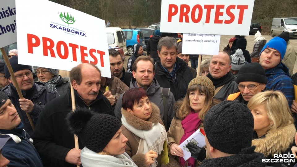 Protestujący mieszkańcy Osowa. Fot. Andrzej Kutys [Radio Szczecin]