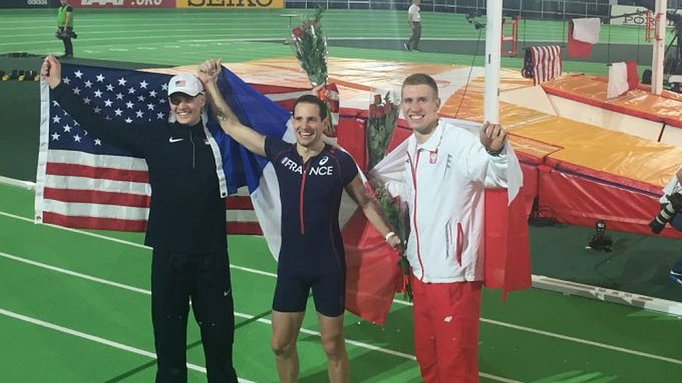 Medaliści konkursu tyczkarzy w Portland. Sam Kendricks, Renaud Laviellenie i Piotr Lisek. Fot. Marcin Szczepański/pzla.pl