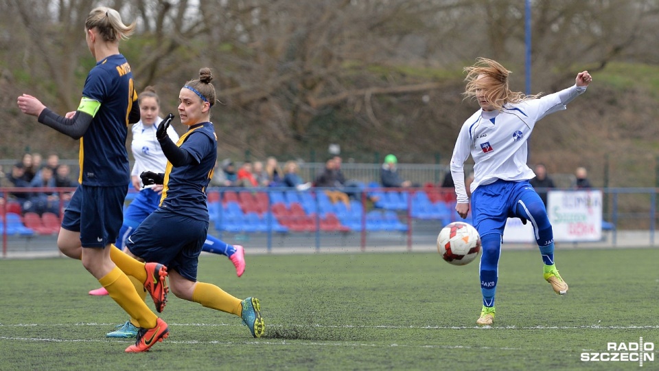 Olimpia Szczecin (białe koszulki) - Mitech Żywiec 1:1. Fot. Łukasz Szełemej [Radio Szczecin]