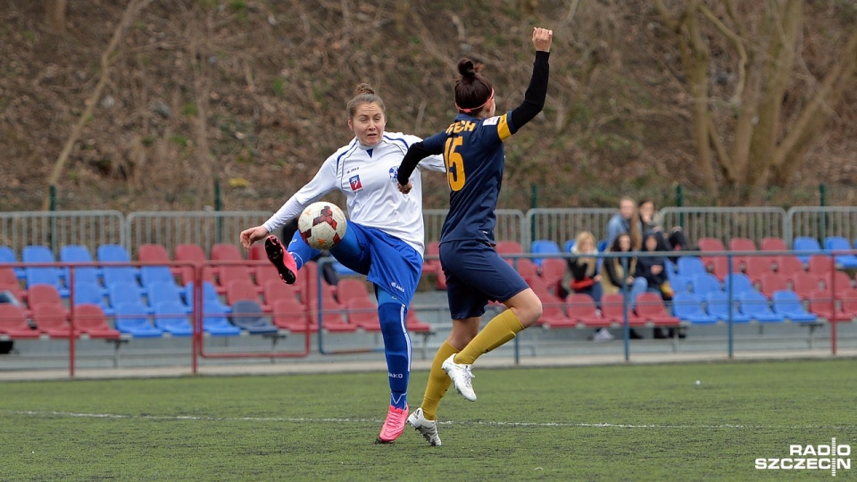 Olimpia Szczecin (białe koszulki) - Mitech Żywiec 1:1. Fot. Łukasz Szełemej [Radio Szczecin]