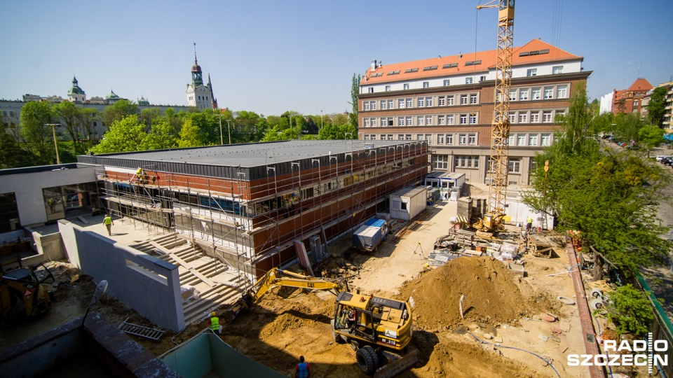 W budynku przy ul. Małopolskiej w Szczecinie prowadzone są prace wykończeniowe. Fot. Konrad Nowak [Radio Szczecin]