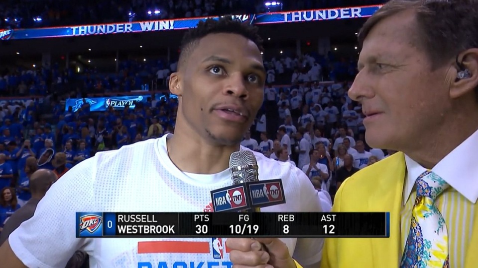 Russell Westbrook i legendarny telewizyjny dziennikarz Craig Sager. Fot. nba.com